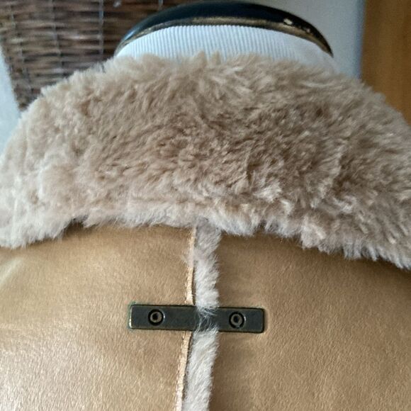 Vintage Guess Genuine Leather Faux Fur Three Button Jacket Size Medium - Picture 4 of 15